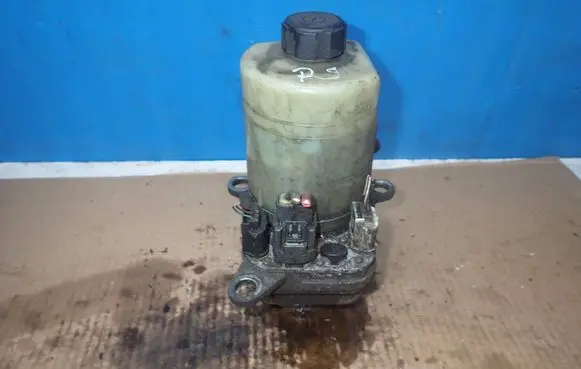 Ford Focus Power steering pump 4M513K514CA