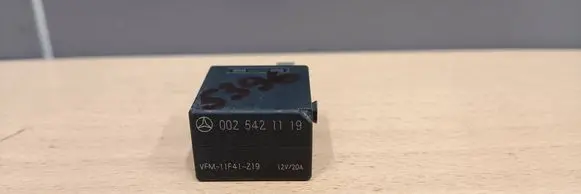 Mercedes-Benz E W211 Other relay 0025421119 VPM11F41219