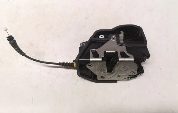 BMW 5 E60 E61 Front door lock 7167073 A046998
