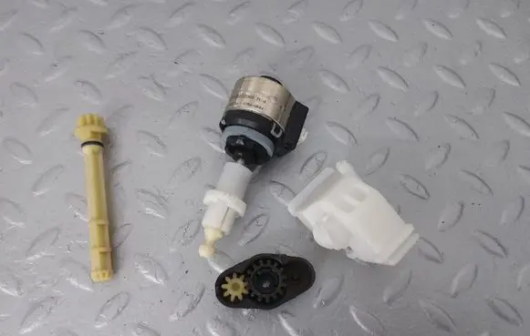 Headlight level adjustment motor