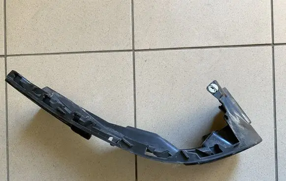 Porsche Cayenne (9PA) Bumper support mounting bracket corner 7P5807393C
