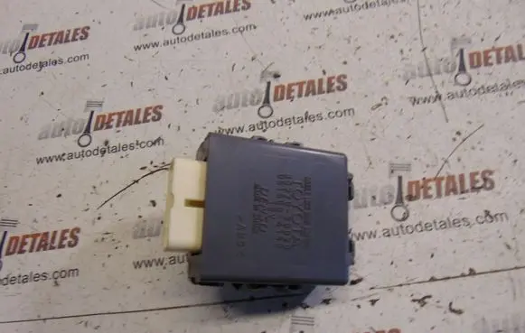 Toyota Avensis T270 Door control unit/module 8597020020