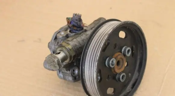 Volkswagen Golf IV Power steering pump 1J0422134A 038145255B