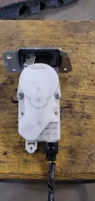 Mitsubishi Outlander Loading door lock 07404