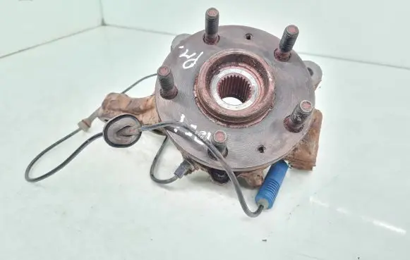 Land Rover Freelander Front wheel hub spindle knuckle RUB000040