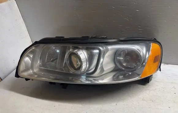 Volvo V70 Headlight/headlamp 31111180 P2004DBLL 89901808