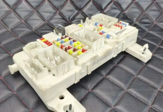 Ford Kuga I Fuse module 7M5T14A073JG 519200901