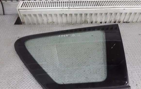 Toyota Avensis Verso Rear side window
