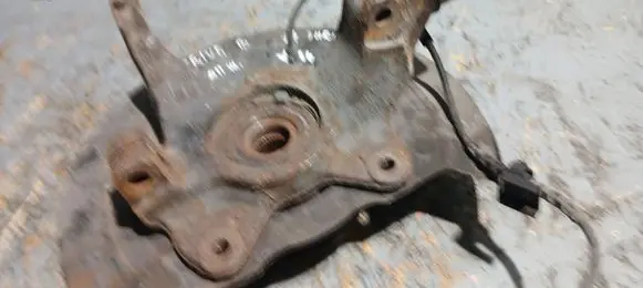 Opel Meriva B Front wheel hub spindle knuckle 