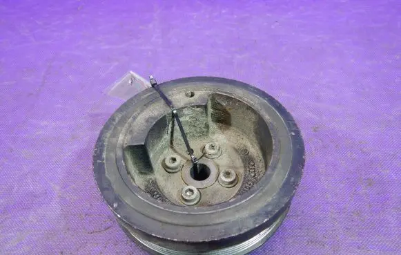Volkswagen Polo III 6N 6N2 6NF Crankshaft pulley 045105243