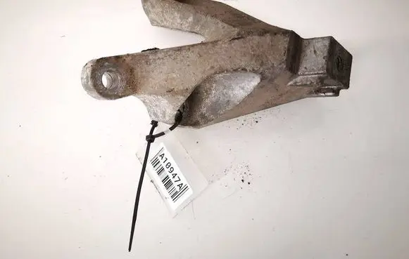 Mazda 3 I Engine mounting bracket 