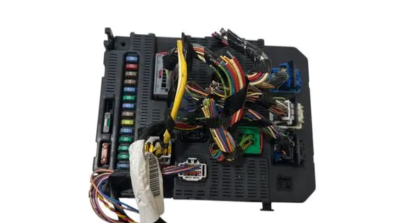 Peugeot 207 Fuse module 9663798480