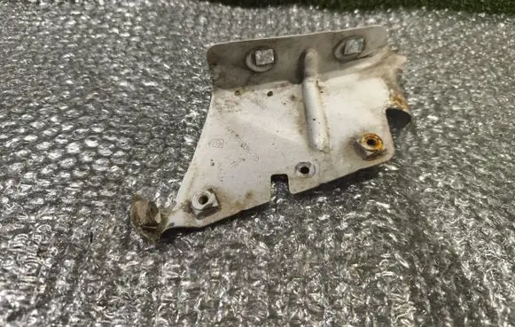 Renault Master III Fender mounting bracket 641C20003R