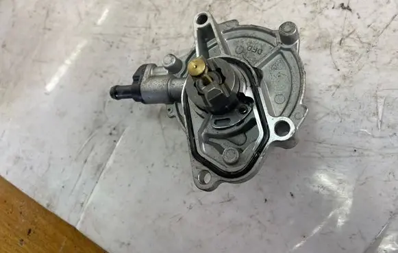 Hyundai i10 Vacuum pump 288102a101