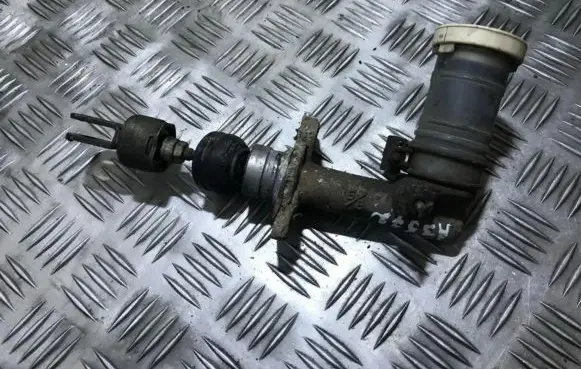 Mitsubishi Lancer Clutch master cylinder