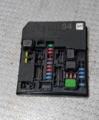 Nissan Juke I F15 Fuse module 284B71TT2D 4161006575 TT2D