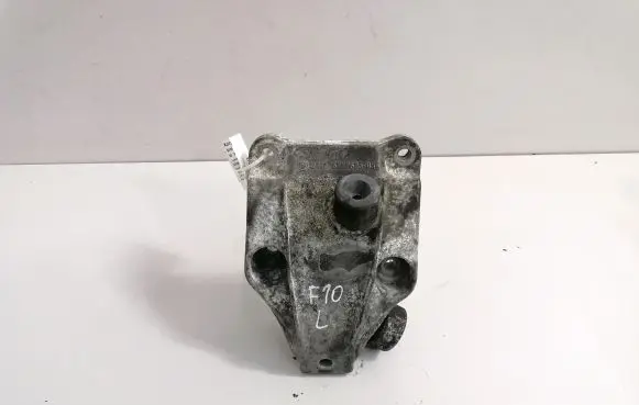 BMW 5 F10 F11 Engine mounting bracket 6777623