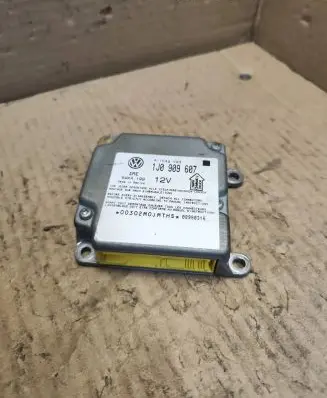 Volkswagen PASSAT B5 Airbag control unit/module 1J0909607 08990316 5WK4199