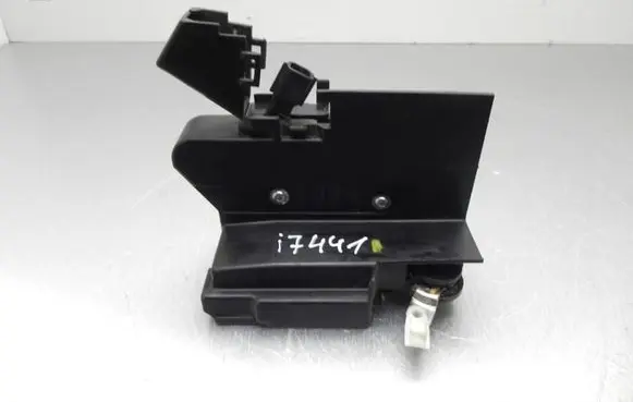 Dacia Sandero Loading door lock 825025375RF I7441