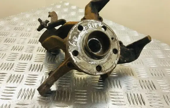 Volkswagen Polo IV 9N3 Front wheel hub spindle knuckle