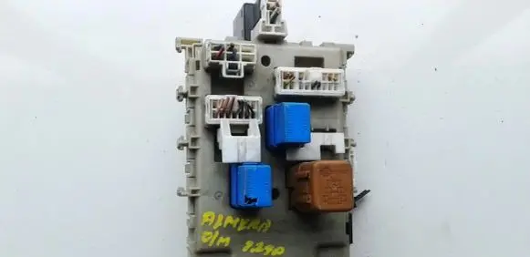 Nissan Almera Fuse box set 243505M300 0519002