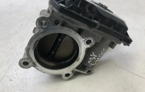 Mazda 3 III Throttle valve PE0113640B K4238