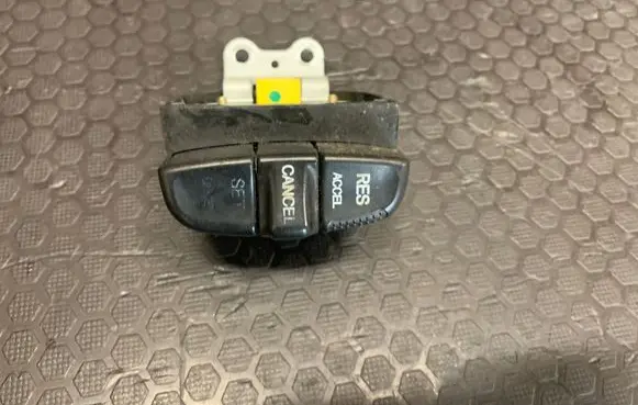Honda CR-V Steering wheel buttons/switches 6019411