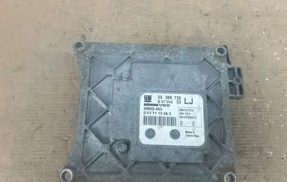 Opel Zafira B Engine control unit/module 55568735 0011113463 5WK9463