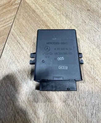 Mercedes-Benz E W211 Air suspension control unit module (rear) A2115450432 0005 410213006001