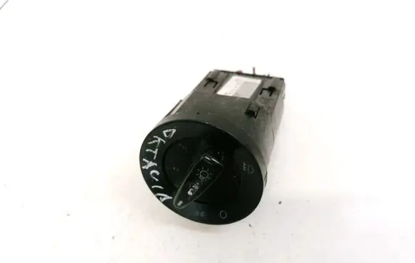 Volkswagen Golf IV Light switch 3B0941531B