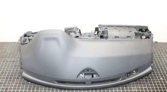 Nissan Leaf II (ZE1) Dashboard
