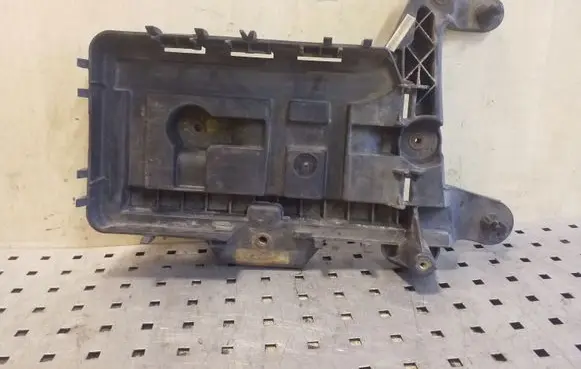Volkswagen Touran I Battery tray 1K0915333B