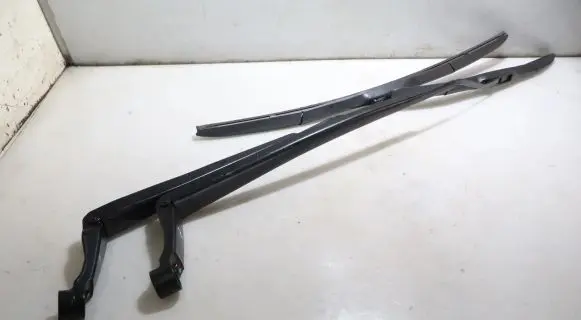 Toyota Yaris Cross Front wiper blade arm