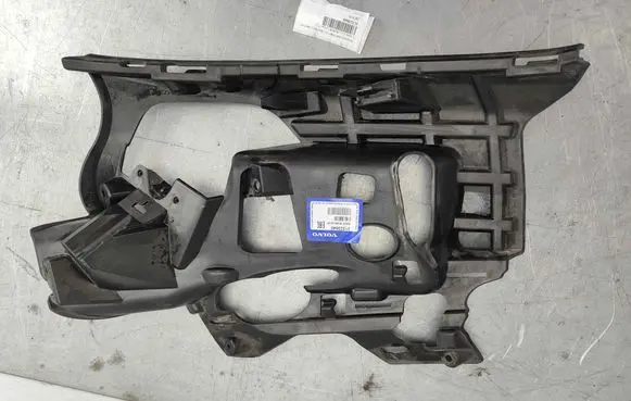 Volvo V60 Front bumper mounting bracket 31323840