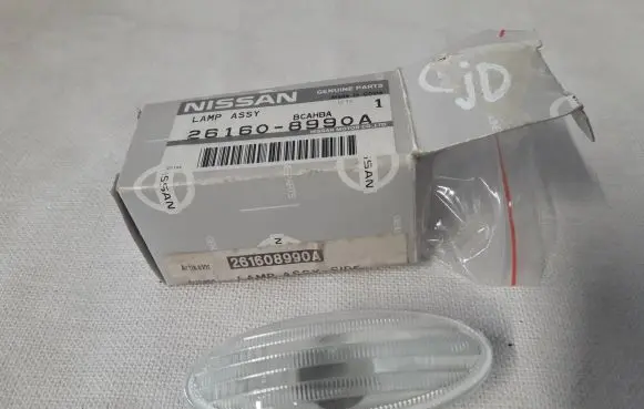Nissan Juke I F15 Front fender indicator light 261608990A