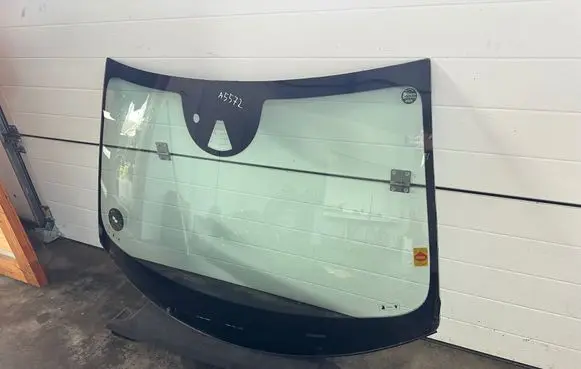 Volvo S90, V90 Front windscreen/windshield window 
