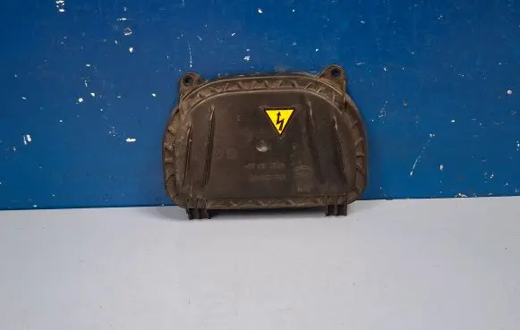 Headlight/headlamp dust cover