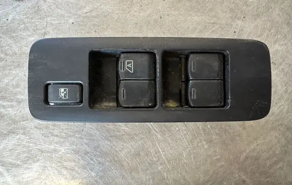 Nissan Qashqai Electric window control switch 25401BR00A