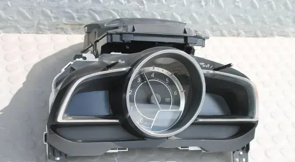 Speedometer (instrument cluster)