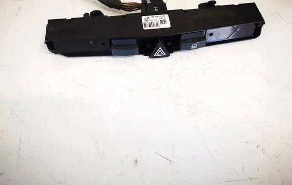 Opel Astra H Hazard light switch 13100105