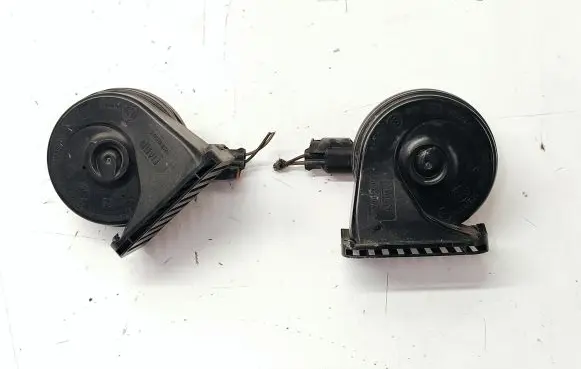 Opel Insignia B Horn signal 39088255 39088254