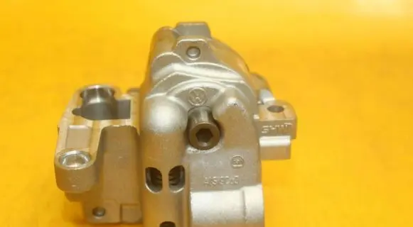 Volkswagen PASSAT B6 Oil pump 03G115105C