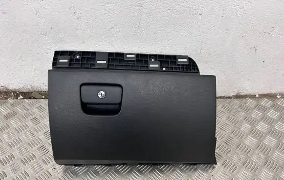 Dodge Durango III Glove box 01531039BL