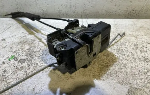 Chevrolet Captiva Front door lock