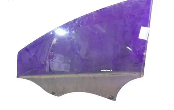 Seat Leon (1P) Front door window glass four-door