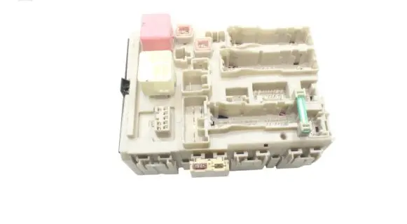 Toyota Verso-S Fuse module 827300F330