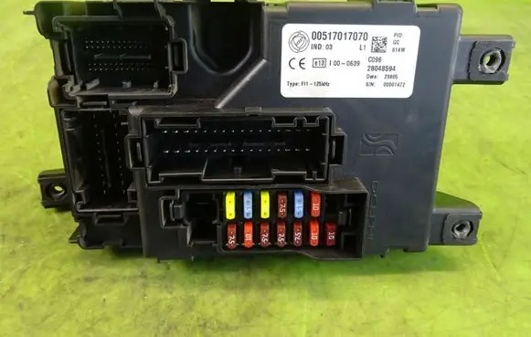 Fiat Grande Punto Fuse module 00517017070