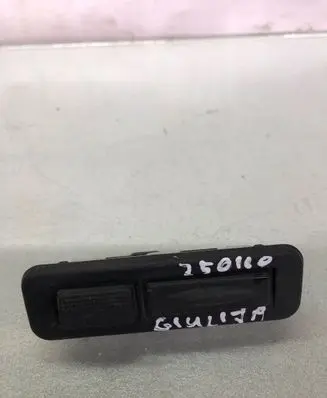 Alfa Romeo Giulia Tailgate opening switch 50554695