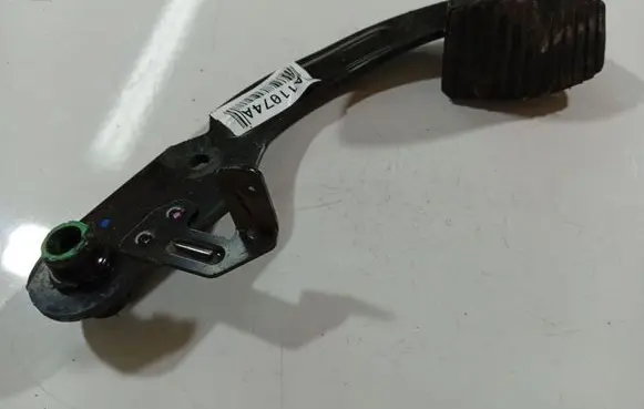 Peugeot Expert Clutch pedal 33117