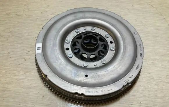 Volvo XC40 Dual mass flywheel 31367653